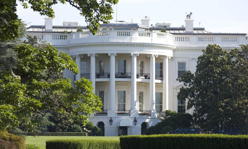 Vùng hạn chế bay. Tại khu vực bên trên và xung quanh Nhà Trắng, tất cả máy bay và trực thăng đều bị hạn chế bay. Đặc biệt, sau khi xảy ra vụ khủng bố 11/9, vùng hạn chế bay được nới rộng thêm.