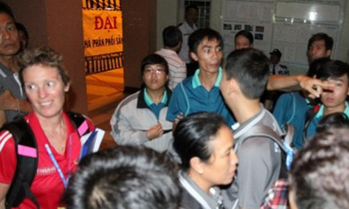 VĐV và những người phục vụ bị một phen hoảng hốt. Ảnh: T.P.