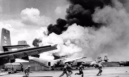 Một bức ảnh lịch sử tại Tân Sơn Nhất, chụp ngày 30/4/1975.