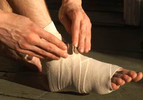 Về sức khỏe: Những người sinh ngày 18/9 thường có cơ thể khỏe mạnh, luôn tràn đầy năng lượng để bắt đầu bất cứ công việc nào. Tuy nhiên, bạn nên cẩn thận khi tham gia các trò chơi mạo hiểm vì có khả năng bị chấn thương ở tay hoặc chân.