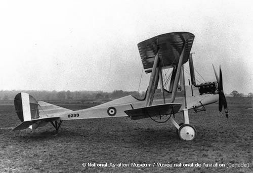 1. Máy bay quân sự Royal B.E.2 lần đầu cất cánh bay trên bầu trời vào năm 1912 và được sản xuất hàng loạt với số lượng lớn, hơn 3.000 chiếc xuất xưởng.