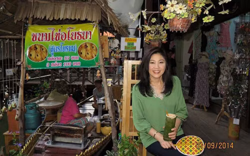 Giờ đây, với vai trò thường dân bà Yingluck trở nên gần gũi hơn, xinh đẹp hơn.