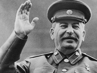 Hồi còn nhỏ, nhà lãnh đạo Stalin từng bị đậu mùa và đã để lại vết sẹo lớn trên mặt.