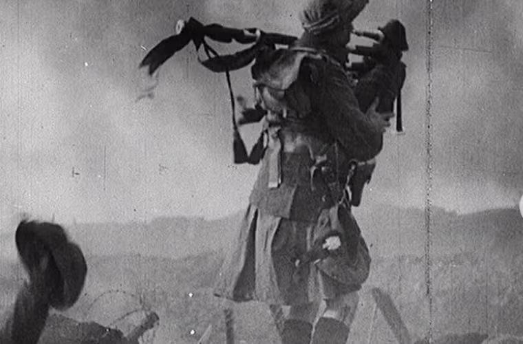 Hơn 1.000 lính thổi kèn lệnh đã thiệt mạng trên chiến trường Chiến tranh thế giới 1. Trong ảnh là Harry Lunan - một trong những người lính thổi kèn lệnh đã may mắn sống sót sau những đợt tấn công của quân địch ở chiến trường. Những đồng đội của ông đều thiệt mạng.