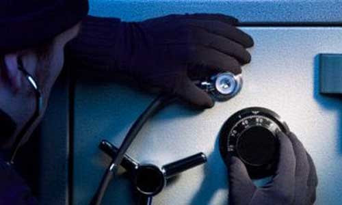 Xe chở tiền của ngân hàng Nihon Shintaku Ginko bị cướp 300 triệu Yên giữa ban ngày đã trở thành vụ án chấn động lịch sử xứ hoa anh đào.