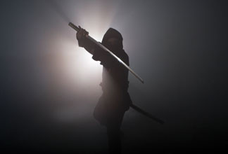 Sau đó, những chiến thuật về gián điệp của Tôn Tử đã du nhập vào Nhật Bản. Lãnh chúa Shotoku (593 - 622) đã sử dụng chiến thuật gián điệp trên lần đầu tiên là khi ra ông lệnh cho thuộc hạ xâm nhập vào lòng địch, do thám tình hình kẻ thù để có đối sách, chiến lược ứng phó kịp thời.