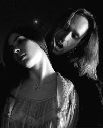 Một trong những tài liệu đầu tiên mô tả về ma cà rồng được tìm thấy ở khu vực người Sumer cổ xưa và huyền thoại Babylon có niên đại 4000 trước Công nguyên. Theo đó, người chết không được chôn cất đúng cách sẽ quay trở về báo thù.