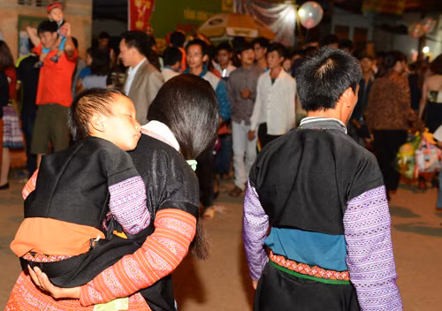 “Đêm đã khuya ta về thôi”.