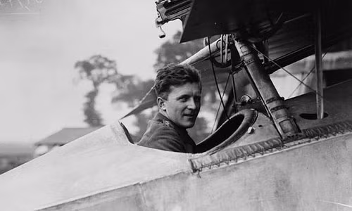 William Avery "Billy" Bishop là phi công xuất sắc người Canada, nổi bật với thành tích bắn hạ 72 máy bay địch trong Chiến tranh thế giới 2. Trong đó, ông tiêu diệt 25 máy bay địch chỉ trong 12 ngày.