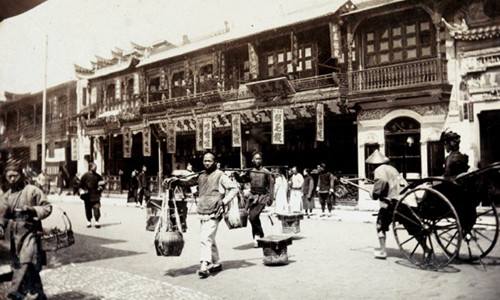 Cuộc sống tấp nập của người dân ở phố Nam Kinh, Thượng Hải.