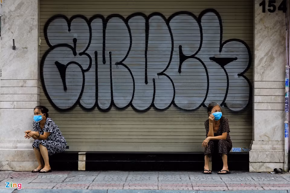 Nguoi dan o dia phuong gian cach xa hoi duoc giam tien dien the nao?