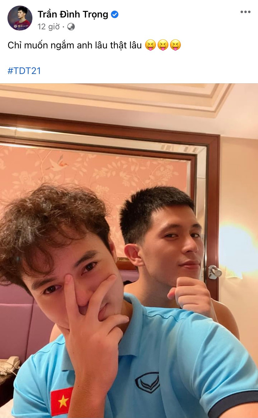 Trần Đình Trọng vốn là cạ cứng cùng phòng với Bùi Tiến Dũng, nhưng cũng rất tâm đầu ý hợp mỗi khi ở bên Văn Toàn. Ảnh chụp màn hình.