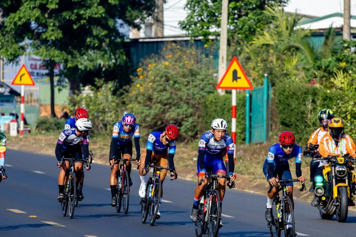 Lich trinh A-Z ngay 30/4 khi den TP.HCM xem dieu binh-Hinh-2