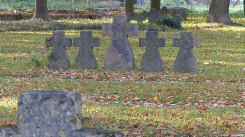 Trong The chien II, tu binh Duc quoc xa duoc doi xu the nao?-Hinh-4