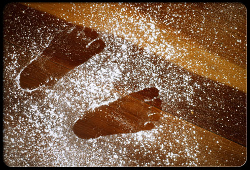 7. Phấn hoạt thạch là nguyên nhân ung thư phổi: Các nhà nghiên cứu đã không tìm thấy mối liên hệ giữa ung thư phổi và việc hít thở bột này. Tuy nhiên, tiếp xúc với amiăng, nhựa vinyl clorua, và các chất khác làm tăng nguy cơ ung thư phổi.