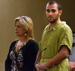 9. William Howard Lai phạm hai tội danh giết người và lạm dụng trẻ em. Hắn đã cố tình gây bỏng cho bé Jaydon - 20 tháng - từ thắt lưng trở xuống khiến bé tử vong. Còn Kylie, 3 tuổi, bị bỏng ở đầu, vai và chân.