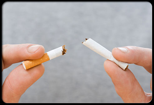 8. Khi đã mắc ung thư, bỏ thuốc lá là vô nghĩa: Tiếp tục hút thuốc làm giảm hiệu quả điều trị ung thư và có thể làm tác dụng phụ nặng hơn. Những người hút thuốc trong khi trải qua bức xạ đối với ung thư thanh quản ít có khả năng lấy lại chất lượng âm thanh bình thường.