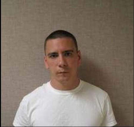 Scott Wellington, 31 tuổi, ở New Hampshire, nói dối rằng vợ mình bị ung thư giai đoạn cuối để lừa gạt số tiền quyên góp hơn 7.000 đô. Wellington đã bị bắt và bị buộc tội tội trộm cắp bằng cách lừa dối.