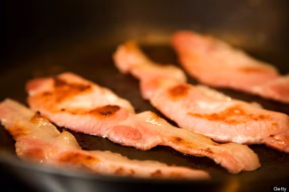 Chế độ ăn Ketogenic dành riêng cho những người bị suy nhược nghiêm trọng, mục đích mang lại cảm giác đói, khiến cơ thể sản xuất xeton trong gan. Các hợp chất này cho phép cơ thể xử lý chất béo như năng lượng, có thể dẫn đến giảm cân.