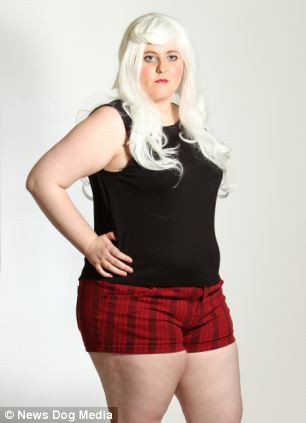 Thậm chí, Chris còn đưa nhân cách "trẻ con" của Kimi đi chơi sở thú.