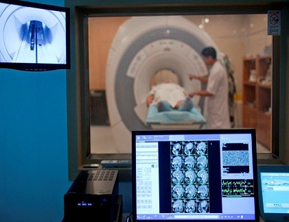 6. Hoang mang tìm nơi điều trị. Hiện nay có rất nhiều nơi như bệnh viện K Trung ương (Hà Nội), Trung tâm Điều trị Ung thư Hy Vọng (TP.HCM)... có cơ sở vật chất hiện đại, đội ngũ y bác sĩ tay nghề cao, sẽ là những địa chỉ tin cậy cho các bệnh nhân mắc ung thư.