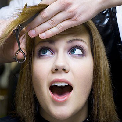 2. Nhà tạo mẫu tóc, cắt, nhuộm tóc, và nhân viên thẩm mỹ viện. Các loại thuốc sử dụng trong làm đẹp hiện nay đa phần là không có nguồn gốc xuất xứ rõ ràng. Thậm chí những loại thuốc rẻ tiền còn chứa chì độc hại.