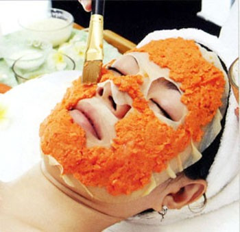 Các chất chống oxy hóa và chất phytochemical trong cà rốt cũng giúp điều chỉnh lượng đường trong máu, làm chậm các tác động lão hóa, và cải thiện chức năng miễn dịch.