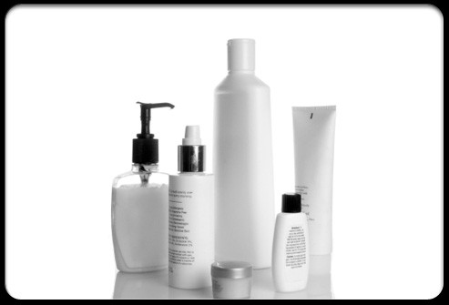 Nhiều dầu gội, vitamin và các sản phẩm trên thị trường khác giúp mọc tóc. Điều này là vô hại nhưng hoàn toàn vô ích. Để làm chậm rụng tóc, có 2 tùy chọn cơ bản là Minoxidil (Rogaine) và Finasteride (Propecia).