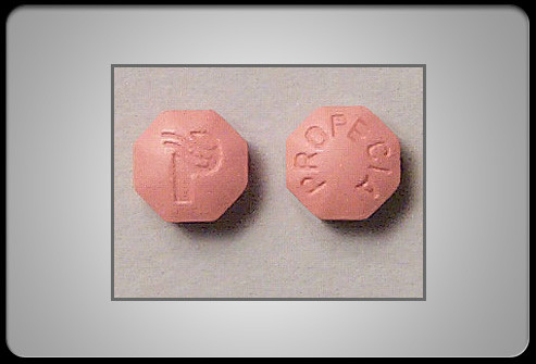 Với nam giới, Propecia có tác dụng chính là để giữ lại phần tóc chưa rụng và được uống 1 lần / ngày. Propecia an toàn cho phụ nữ lớn tuổi nhưng có thể không hiệu quả và không dùng cho phụ nữ có thai.