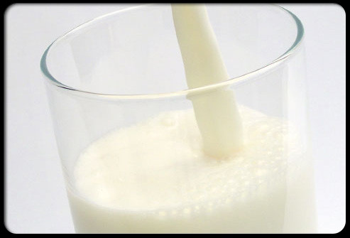 Canxi là nền tảng của xương chắc khoẻ. Người 50 tuổi cần 1.000 mg mỗi ngày. Bắt đầu ở độ tuổi 51, phụ nữ cần 1.200 mg mỗi ngày. Trung bình 230 ml sữa bao gồm 300 mg canxi.