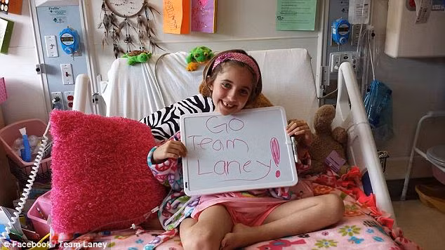 Những bức ảnh đẹp của Laney được thu thập và lan truyền trên Facebook. Hơn 4.000 người đăng ký tham dự bữa tiệc Giáng sinh lớn mà Laney mong muốn.