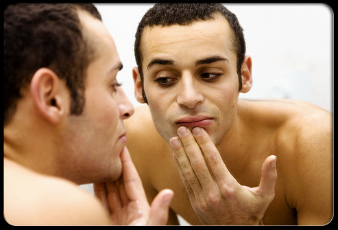 Bạn nên cảnh giác với những thay đổi của nốt ruồi, sắc tố da vì đó rất có thể là dấu hiệu ung thư da.