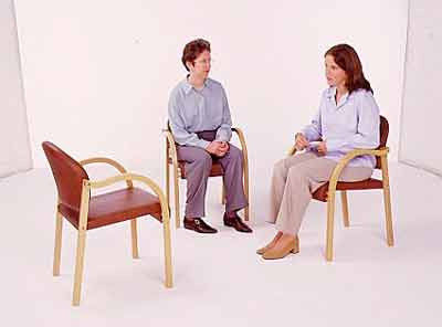 Phát hiện mình bị ung thư có thể khiến bệnh nhân đau đớn đến tuyệt vọng. Đôi khi, ngay cả khi đang hồi phục, họ sẽ cảm thấy dễ dàng hơn nếu được chuyện trò cùng một chuyên gia tâm lý để giải tỏa những lo lắng, thay đổi tâm trạng trong thời gian này.