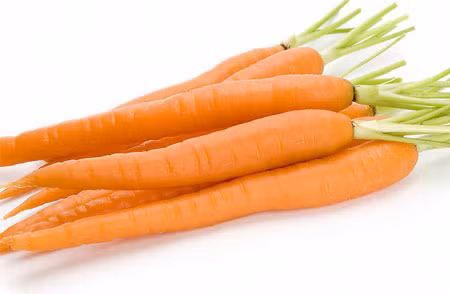 Cà rốt rất giàu beta-carotene, ngoài ra, trong cà rốt còn chứa chất chống ung thư gọi là falcarinol.