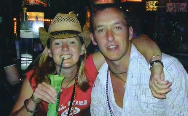 Cô Fischer (ảnh trong kỳ nghỉ năm 2003) hiện đang tham gia vào thử nghiệm lâm sàng mới tại Mỹ - loại hình hiện không có ở đất nước của cô.