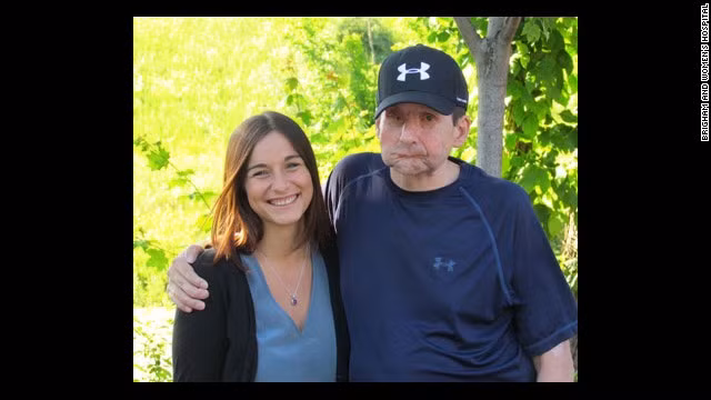 James Maki bị phá hủy lõi khuôn mặt khi ngã xuống đường sắt tại ga tàu điện ngầm Boston vào ngày 30/06/2005. Hiện nay, ông đang được cấy ghép hàm răng giả. James cho biết mình đã chờ đợi điều này từ rất lâu để có thể ăn uống thoải mái.