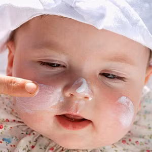 3. Kem chống nắng có yếu tố SPF bao nhiêu là thích hợp cho trẻ? A. 5 B. 10 C. 15 D. 30