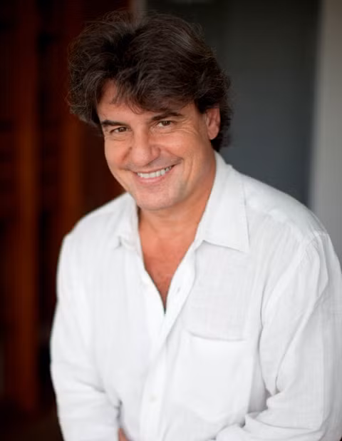 Tổng Giám đốc bệnh viện FV Jean-Marcel Guillon trực tiếp trả lời phỏng vấn.