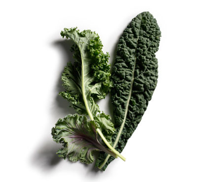 Một chén nhỏ cải xoăn chứa 34 calo và 1,3 gam chất xơ, cũng như hàm lương cao sắt và canxi.