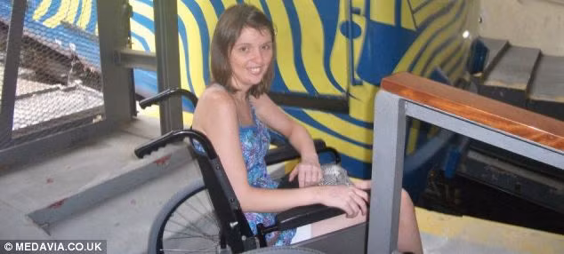 Năm 2012, cô phải ngồi xe lăn khi di chuyển vì quá yếu.