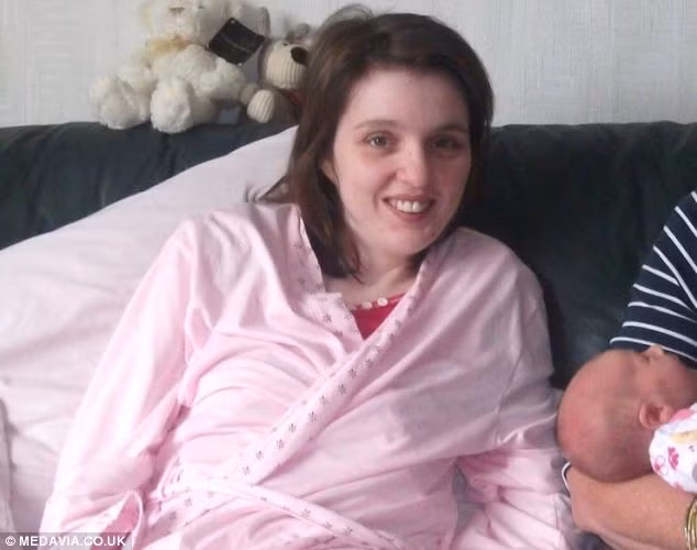 Cô Doig (ảnh sau khi hoạt động máy tạo nhịp tim) nói: "Tôi không thể tin được khi các bác sĩ nói dạ dày của tôi đã hoàn toàn bị tê liệt. Tôi đã ra viện sau bảy tuần điều trị. Các bác sĩ cũng làm hết sức để tôi lấy lại được cân nặng của mình".