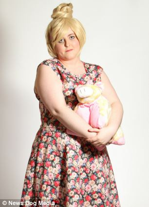 Nhân cách "trẻ con" của Kimi có sở thích mua đồ chơi.