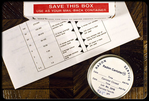 6. Hút thuốc chỉ gây nguy hại cho bản thân bạn: Nguyên nhân thứ 2 gây ra ung thư phổi, sau khói thuốc, là chất khí phóng xạ không mùi gọi là radon. Bạn nên kiểm tra mức độ ảnh hưởng này đến môi trường xung quanh như nhà hoặc văn phòng.