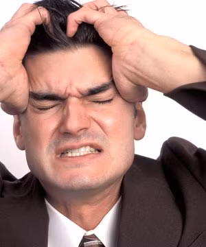 Mặc dù cơn đau có nhiều nguyên nhân, nhưng đau đầu dai dẳng có thể là dấu hiệu sớm của ung thư não, đau lưng do ung thư trực tràng hoặc buồng trứng. Bạn cần đến khám bác sĩ sớm.