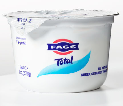 Sữa chua chứa tinh bột, protein và chất béo. Nó có thể làm dịu cơn đói bằng cách giữ cho lượng đường trong máu ổn định.