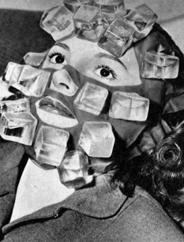 Max Factor đã phát minh ra mặt nạ đá hay còn gọi Hangover Heaven dùng để tẩy trang cho những diễn viên điện ảnh trong studio nhanh chóng mà không phải xóa lớp trang điểm đi.