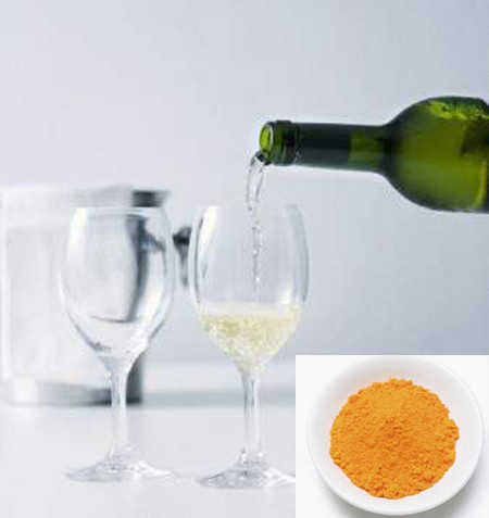 Mặt nạ tinh bột nghệ + rượu trắng trị nám: Pha 50 gram tinh chất nghệ vàng (tương đương khoảng 10 thìa ăn cháo) vào 1lít rượu trắng, để khoảng 3 ngày. Hằng ngày lấy hỗn dịch này bôi lên vùng da sạm, nám.