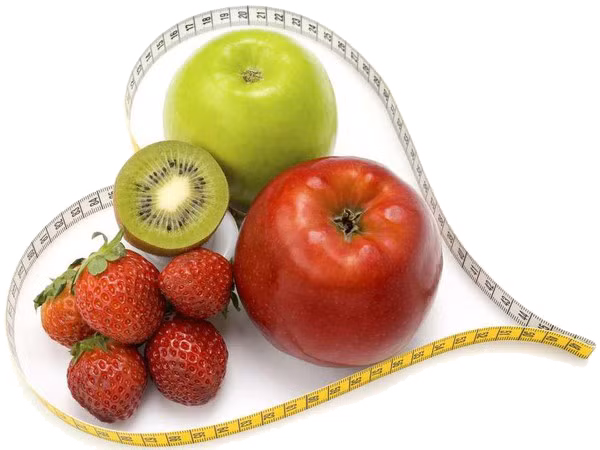 Cụ thể, để chống lão hóa da và cung cấp các chất chống oxy hóa dồi dào cho da, giúp da sẵn sàng đương đầu với các gốc tự do, bạn hãy ăn nhiều trái nho đen, táo xanh, khoai lang, cà chua và mỗi sáng.