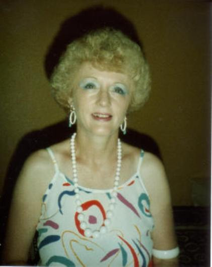 Bà Valey trước khi xăm hình.