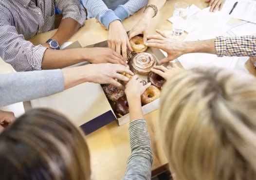 Người ăn uống tự phát. Những người này nên tránh xa các chế độ ăn có chứa lượng carbonhydrat cao, thay vào đó chọn các chế độ ăn có lượng protein cao và carb thấp. Trà xanh, những thực phẩm giàu pheylalanine và tyrosine, các bài tập aerobic và thiền cũng sẽ giúp bạn giảm cân.